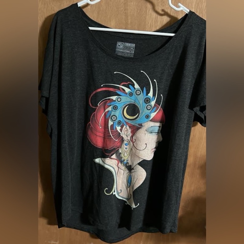 Curbside clothing women’s tee. Size XL